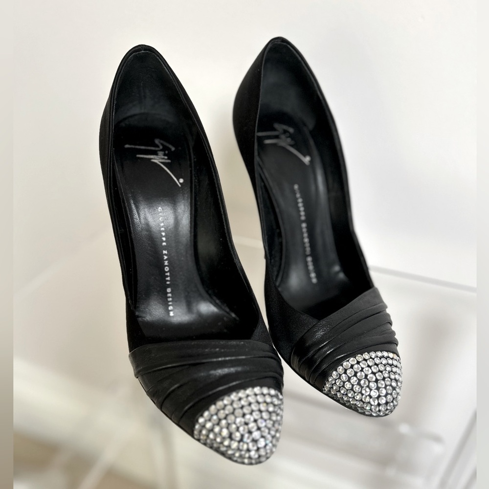 Giuseppe Zanotti Black Pumps with Crystals
